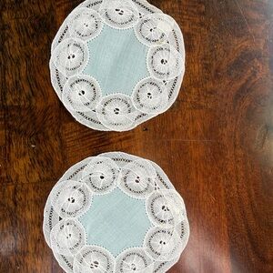 Vintage 2 Lace Blue Round Small Dollies